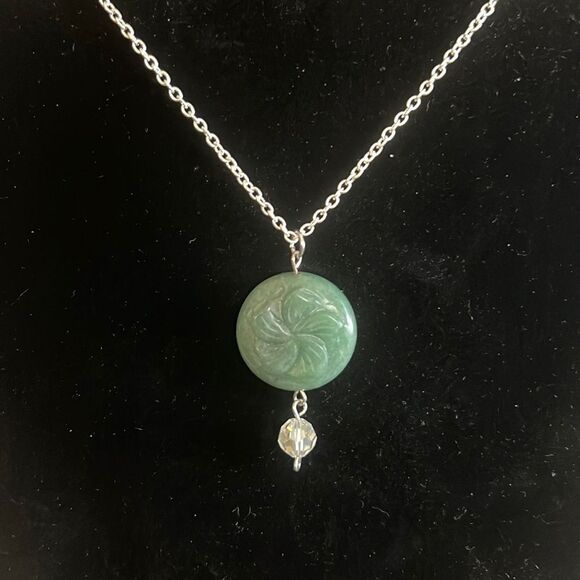 Handcrafted green pendant on a 20 inch silver tone chain - Picture 1 of 2